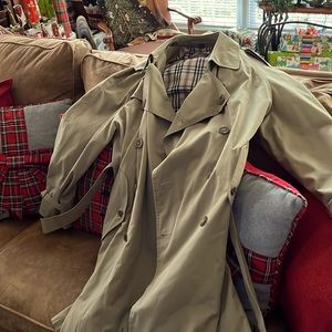 Men’s Jos A Bank size 40 L over coat rain and snow tan great EUC JIT for Winter